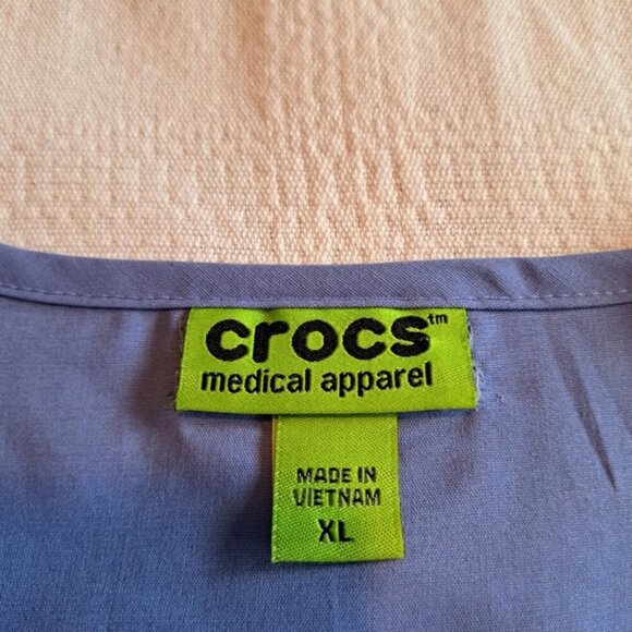 Crocs Stretch men's size XL light blue scrub top, 1 pocket, NWT - Picture 3 of 6